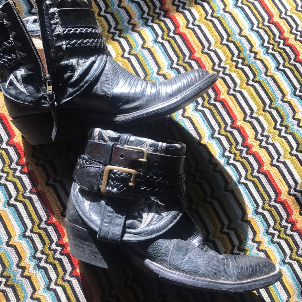 ONE OF A KIND- Cowboy booties- size 8